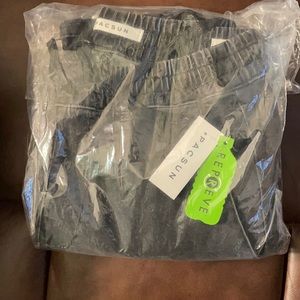 Size small slim washed black cargo pants.